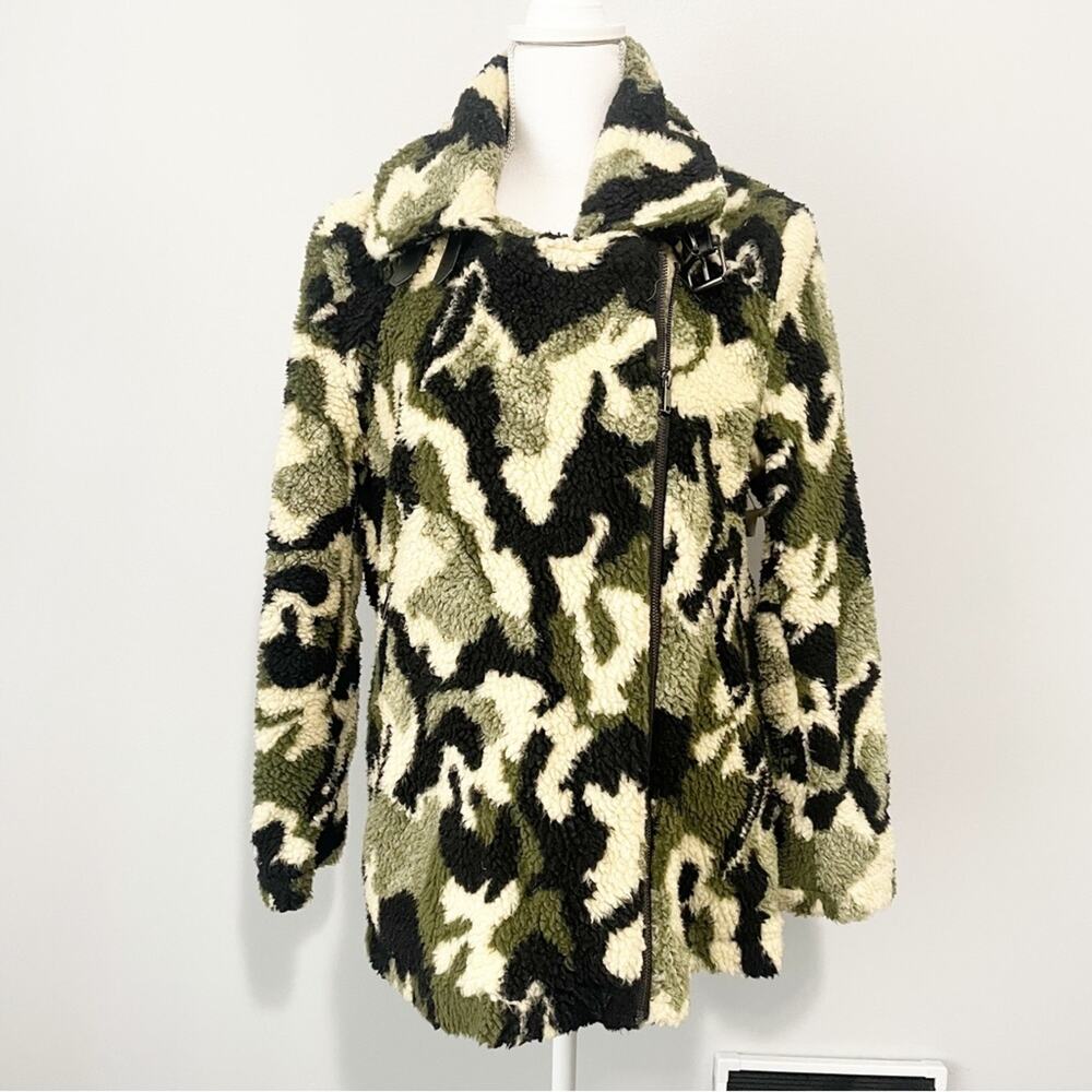 Anthropologie Love Tree Camo fleece Moto jacket size medium heavy warm green
